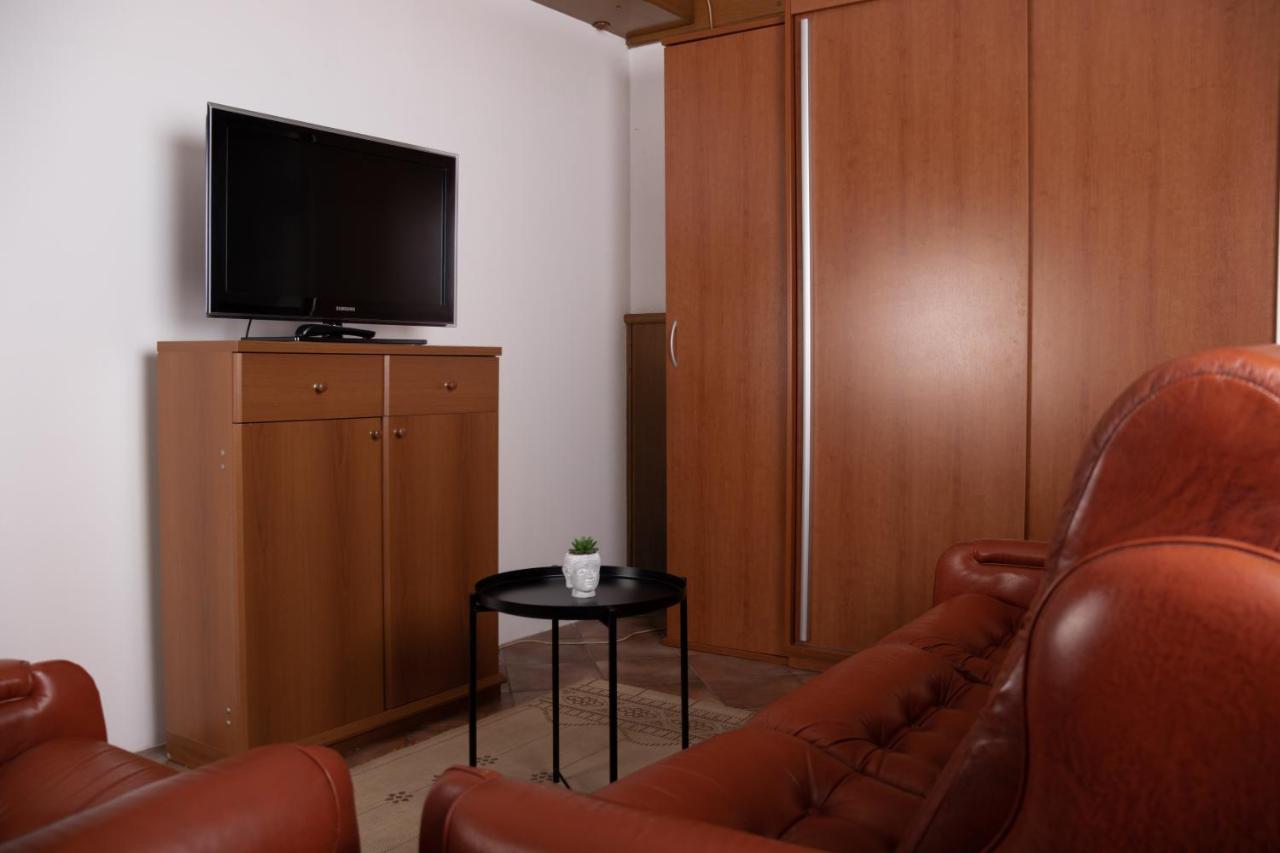 Apartma-Studio Ajdna Zirovnica ภายนอก รูปภาพ