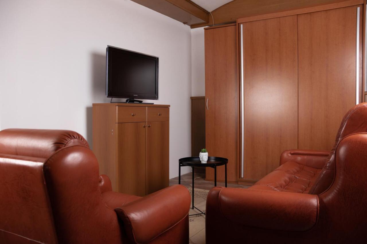 Apartma-Studio Ajdna Zirovnica ภายนอก รูปภาพ
