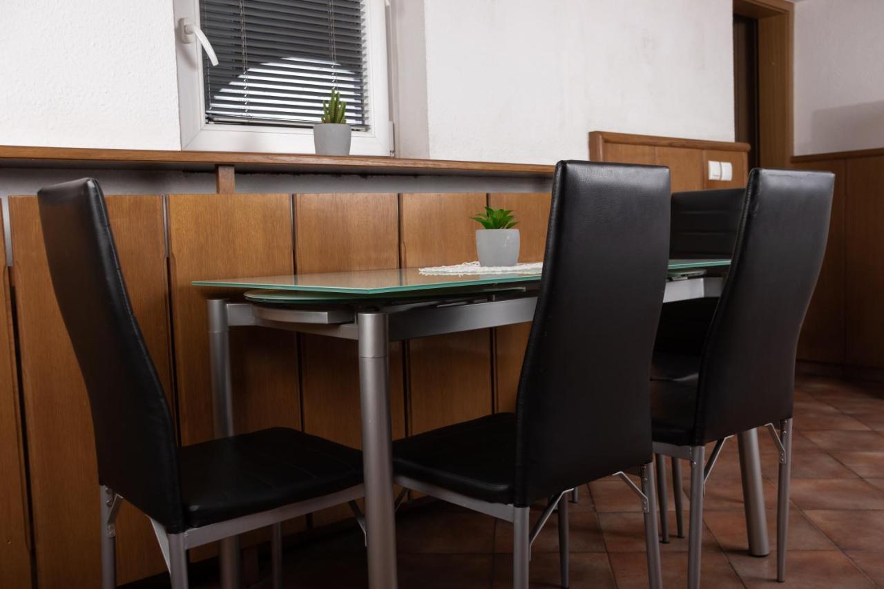 Apartma-Studio Ajdna Zirovnica ภายนอก รูปภาพ