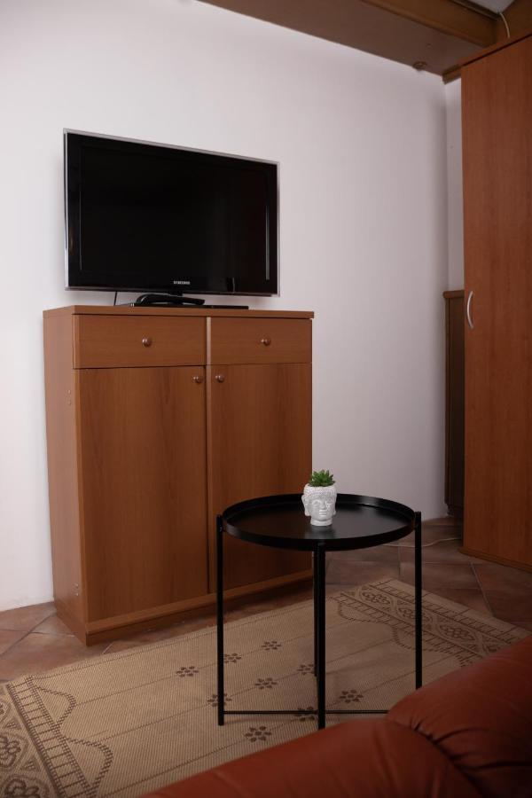 Apartma-Studio Ajdna Zirovnica ภายนอก รูปภาพ