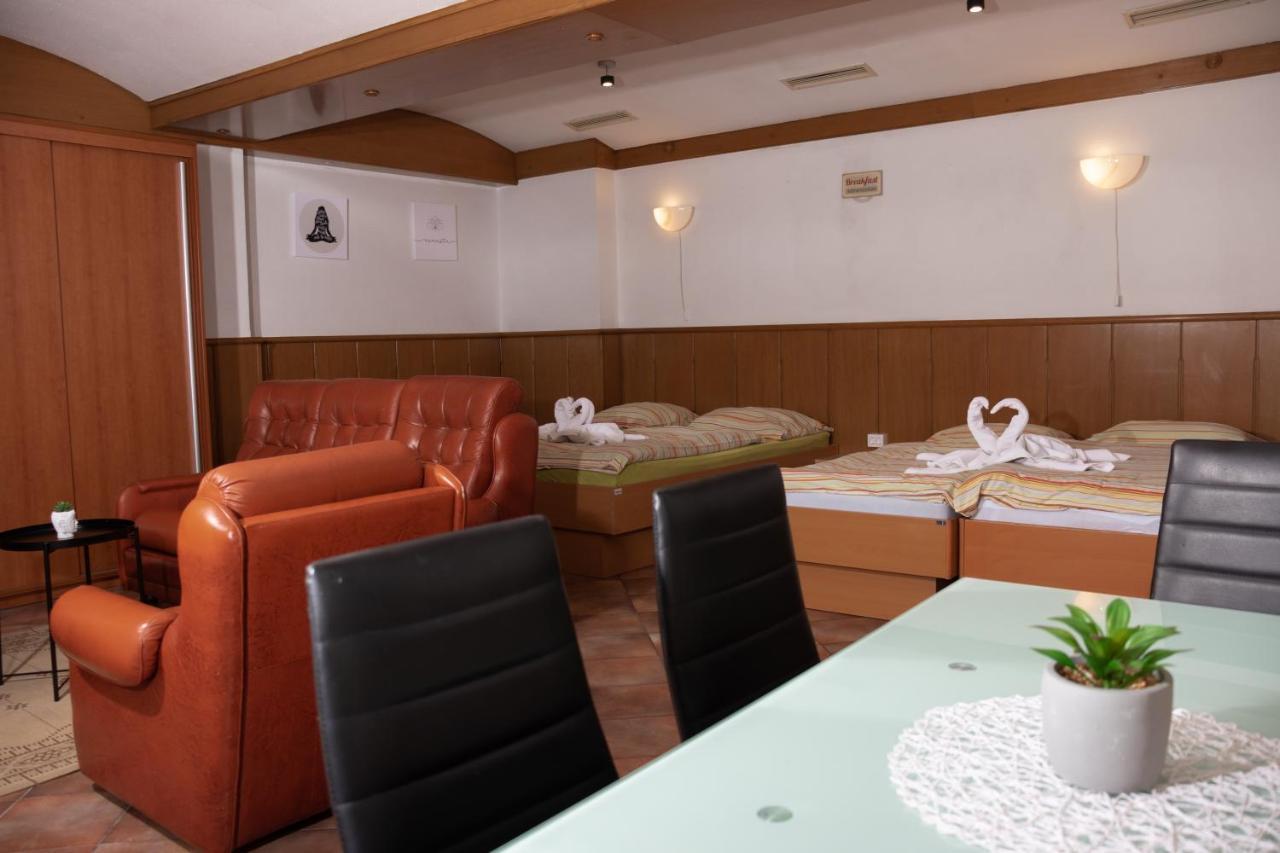 Apartma-Studio Ajdna Zirovnica ภายนอก รูปภาพ